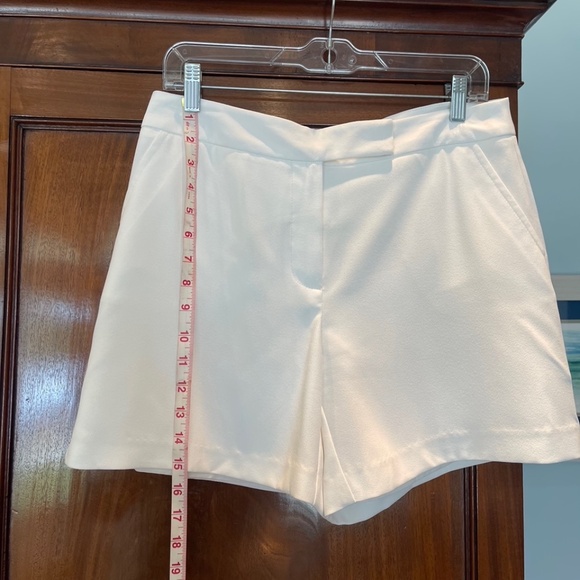 NWOT Trina Turk Hermosa Shorts, White in Size 6. - Picture 3 of 7